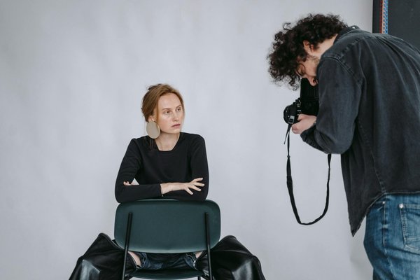 Quels accessoires peuvent enrichir une photo de portrait?